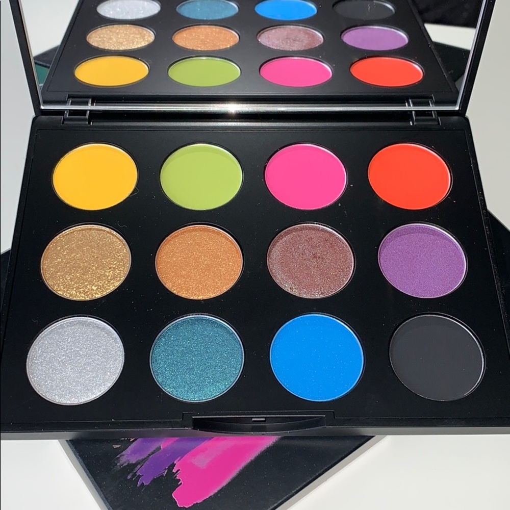 MAC eyeshadow palette
